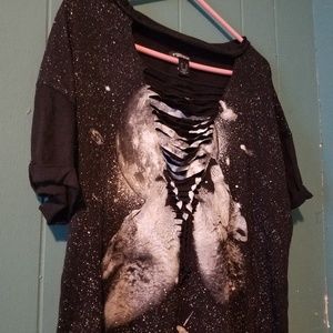 Distressed Howling Wolves Top